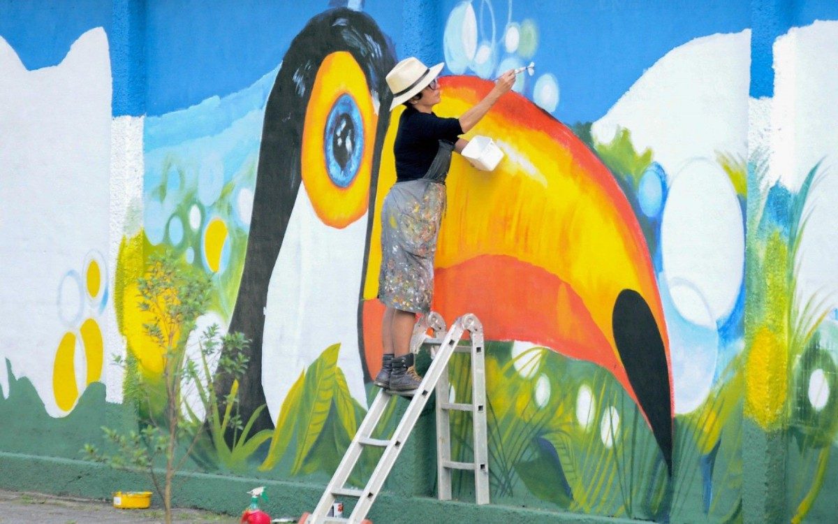 Argina Seixas decidiu viver de arte h&aacute; mais de 20 anos