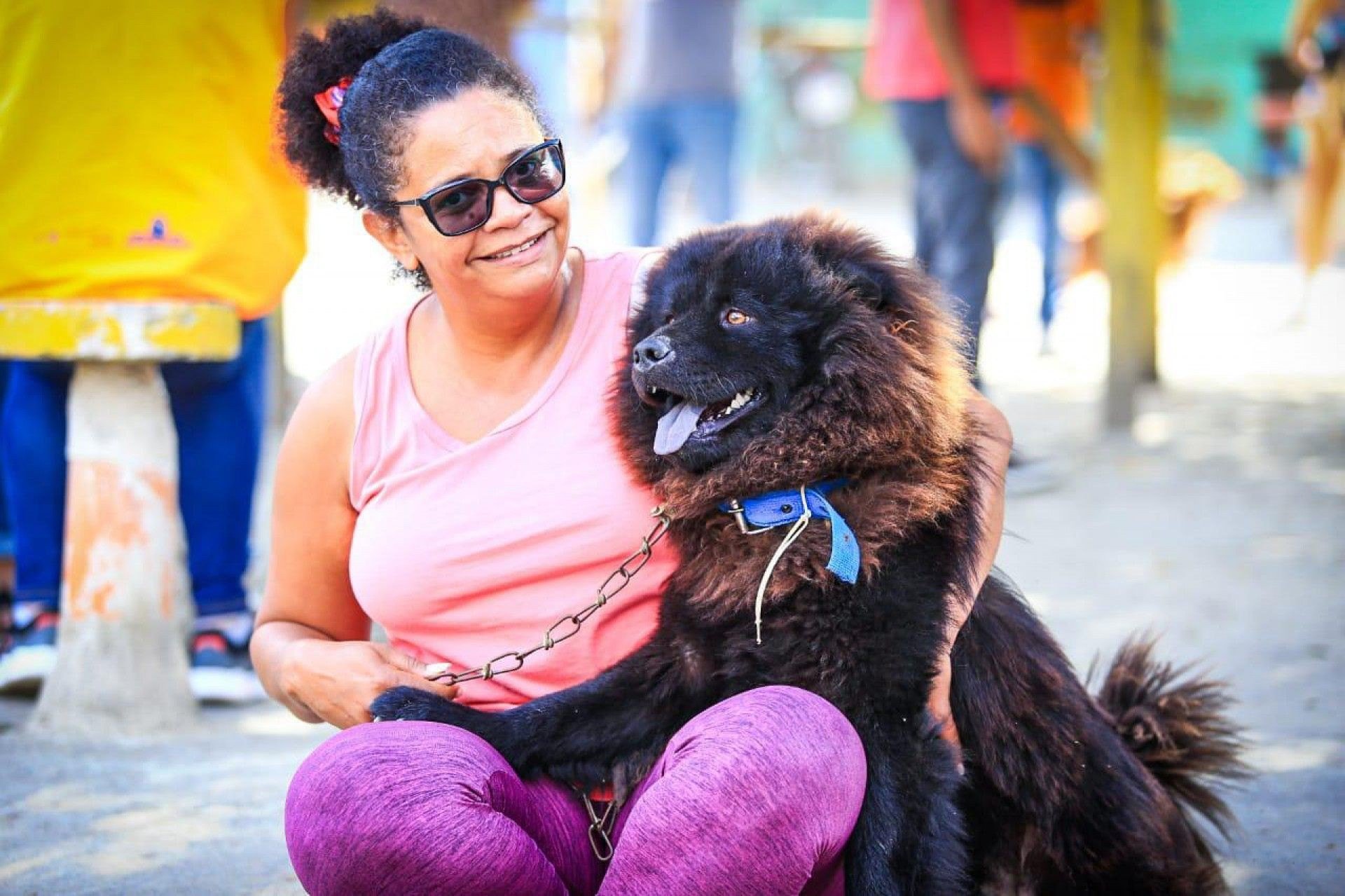 Liliane Santos de Souza levou seu cachorro Leão para ser vacinado - Rafael Barreto / PMBR