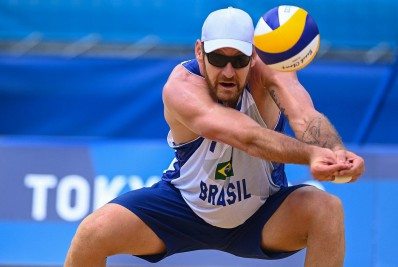 Campeão olímpico, Alison anuncia aposentadoria no vôlei de praia ao final da temporada