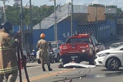 Motociclista morre após colidir contra carro em Araruama