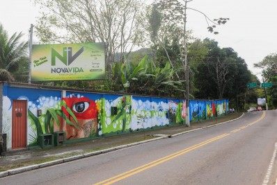 Partes da história e da fauna de Guapimirim são ilustradas em muro na entrada da cidade