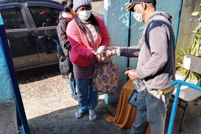 Agasalhos e cobertores arrecadados vão beneficiar 200 famílias em Teresópolis