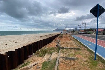 Estacas-prancha danificadas pela ressaca em Cordeirinho serão restauradas