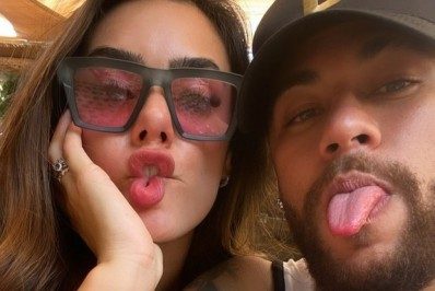 Influenciadora digital posta nova foto com Neymar e aumenta rumores de affair
