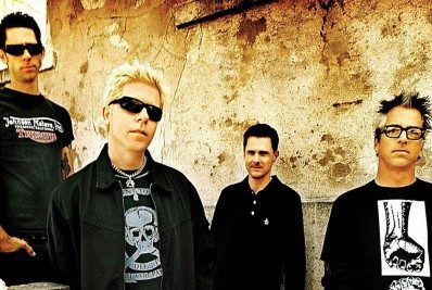 Banda de rock The Offspring demite baterista que se recusou a tomar vacina contra o Covid-19 
