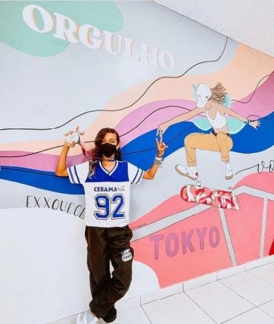 Rayssa Leal foi homenageada na volta às aulas com direito a um mural dedicado às manobras feitas em Tóquio - Reprodução/Instagram