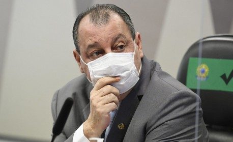 Eduardo Bolsonaro pagou R$ 955 para tirar foto fantasiado de sheik