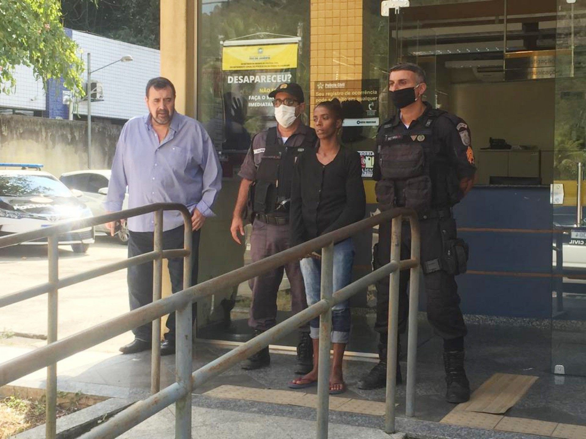 Mulher que fugiu de cust&oacute;dia policial, em Guapimirim, &eacute; capturada