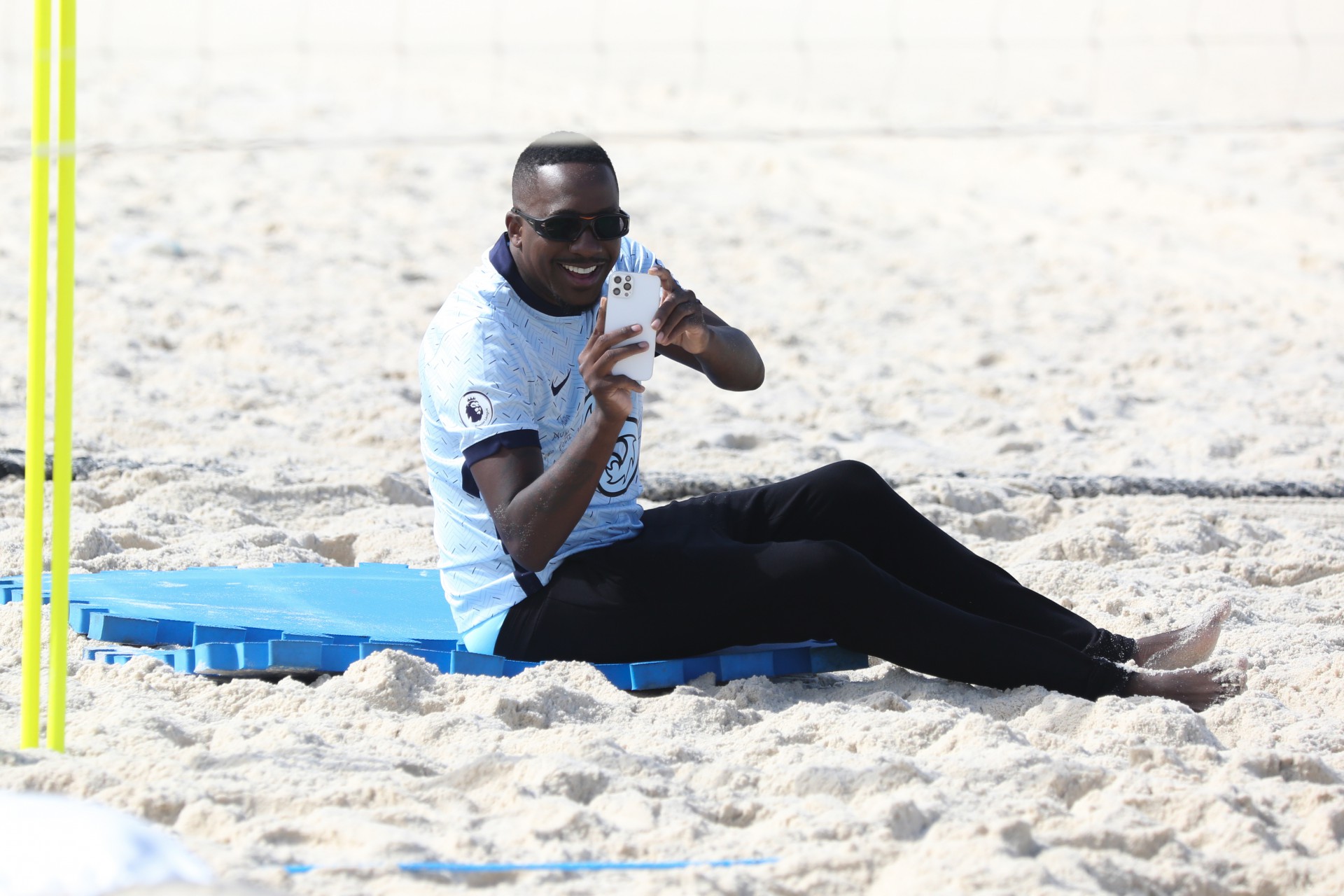 Mumuzinho faz exercícios e depois dá mergulho na Praia da Barra da Tijuca, na Zona Oeste do Rio - Ag. News