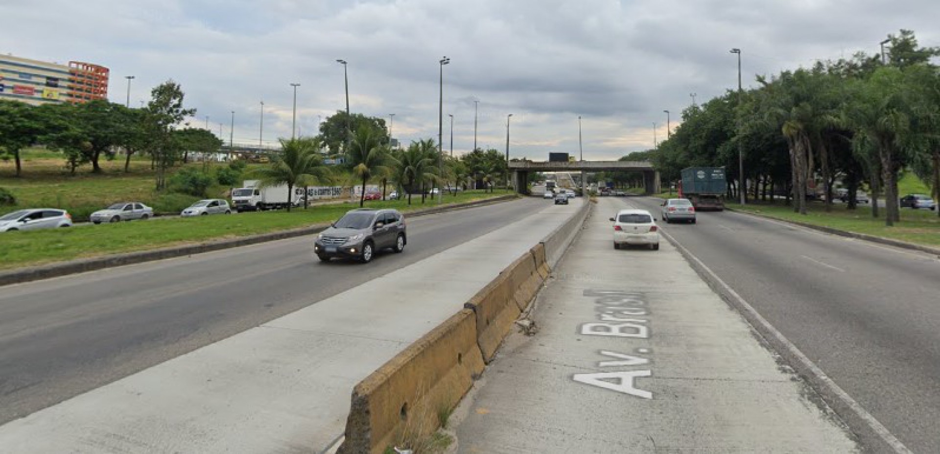 Suspeito é morto em perseguição com a Polícia Militar na Avenida Brasil