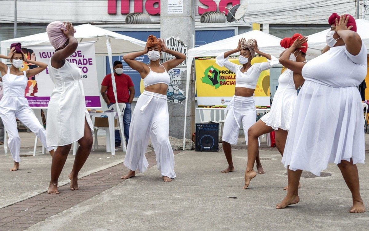 Celebra&ccedil;&atilde;o contou com a participa&ccedil;&atilde;o de militantes de diversos grupos, coletivos e f&oacute;runs do movimento negro, atuantes na regi&atilde;o