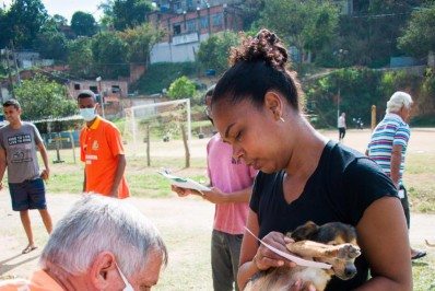 Belford Roxo vacina mais 734 animais no bairro Vale do Ipê