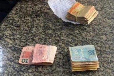 Dupla é presa por associação ao tráfico de drogas durante ação do 29° BPM 