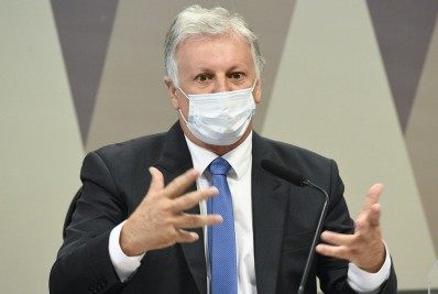 CPI da Covid: ex-número 2 de Pazuello aponta politização na compra de vacinas