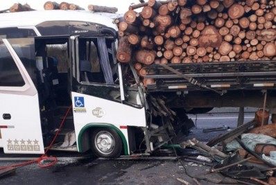 Acidente com ônibus da Saúde de Cabo Frio deixa um morto e feridos na Via Lagos