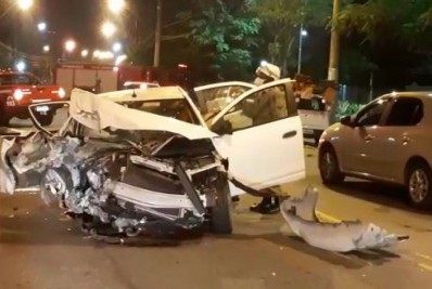 Grave acidente de carro deixa um jovem ferido em São Gonçalo