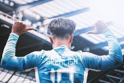 Com Messi livre no mercado, City anuncia seu novo camisa 10