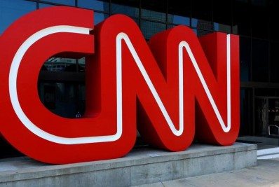 CNN demite três funcionários que não tomaram vacina contra o coronavírus