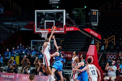 França vence Eslovênia com toco no fim e enfrentará EUA na final do basquete masculino