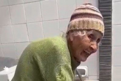 Vídeo! Vovó de Araruama viraliza após dar bronca em neta por não querer se vacinar