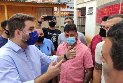 Prefeito de Campos visita as obras do Shopping Popular Michel Haddad