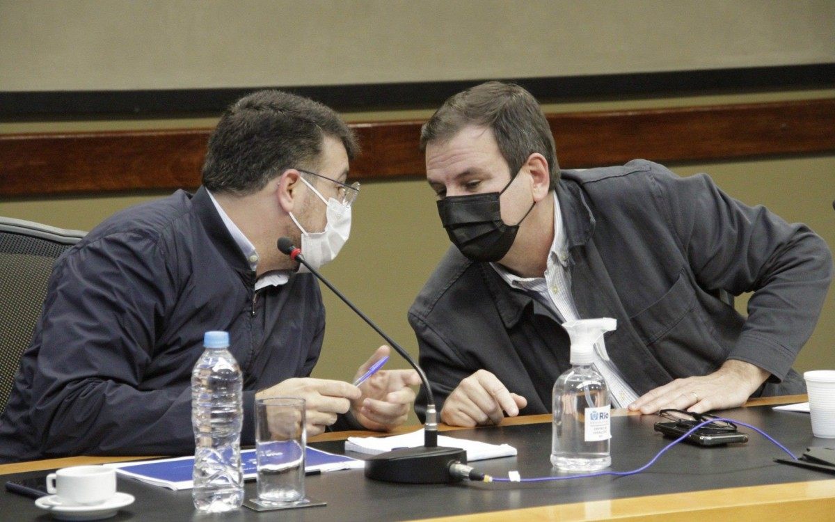 Coletiva do Prefeito Eduardo Paes no Centro de Operação da Prefeitura do Rio, na foto Prefeito  Eduardo Paes e Sec. de Saude Daniel Soranz, nesta sexta (06).