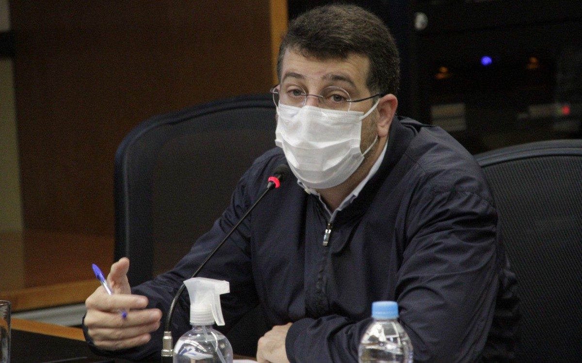 Coletiva do Prefeito Eduardo Paes no Centro de Opera&ccedil;&atilde;o da Prefeitura do Rio, na foto, Sec. de Saude Daniel Soranz, nesta sexta (06).