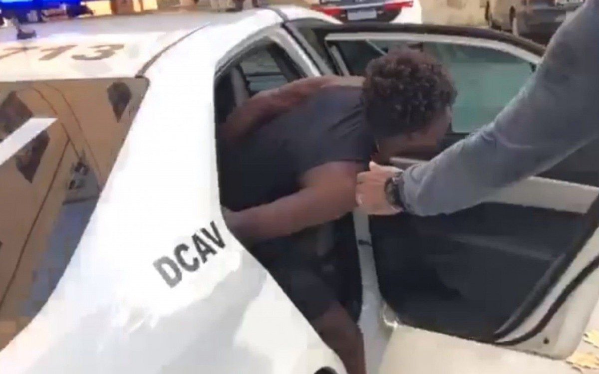 Homem &eacute; preso por abusar sexualmente da enteada de 12 anos