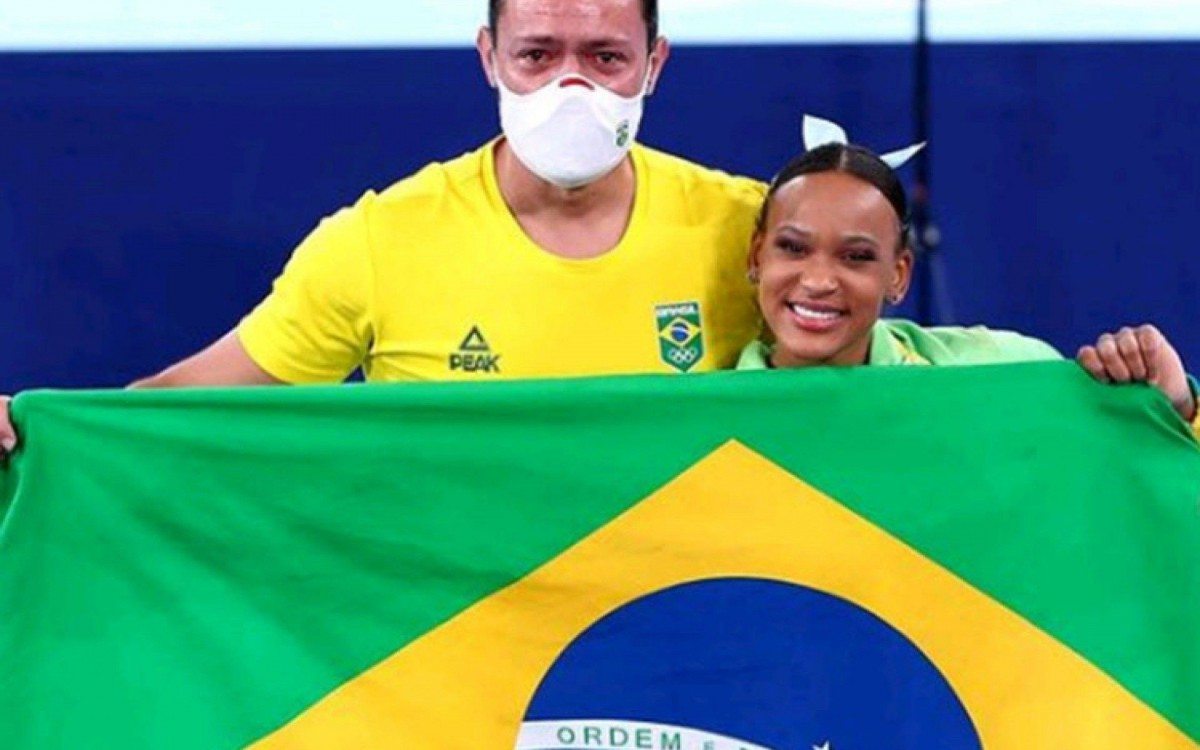 Rebeca Andrade e o treinador Francisco