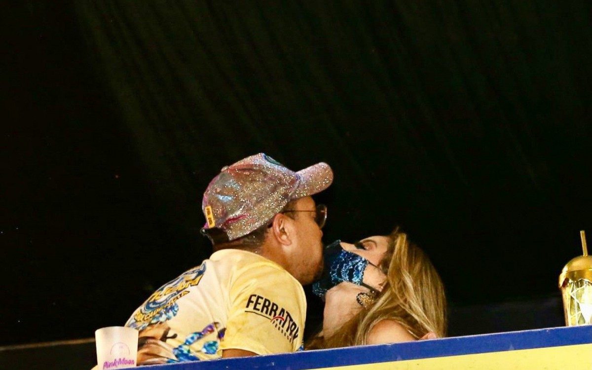 Lexa samba muito na quadra da escola de samba Unidos da Tijuca, na Zona Norte do Rio