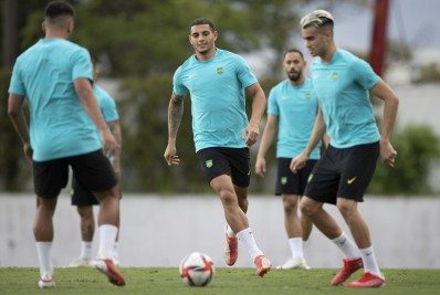 Possibilidade de medalha de Isaquias, disputa pelo ouro com Hebert Conceição e final do futebol são os principais destaques do penúltimo dia de competições