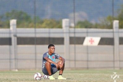 Novidade contra o São Paulo, Juninho completa 50 jogos pelo Vasco contra o Vitória