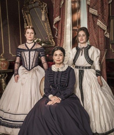 Isabel (Giulia Gayoso), Teresa Cristina (Letícia Sabatella) e Leopoldina (Bruna Griphao) - Globo/João Miguel Júnior