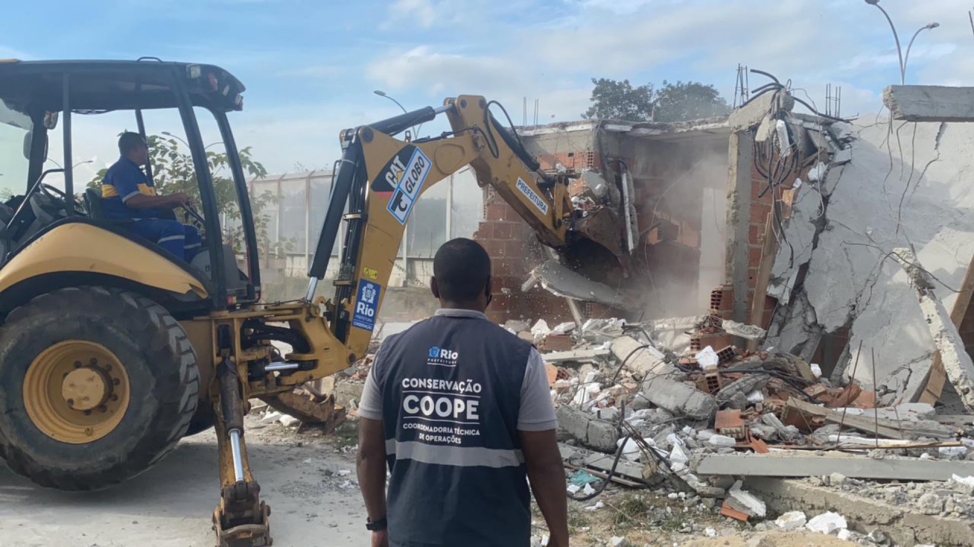 Prefeitura do Rio destrói 32 construções irregulares no Complexo da Maré