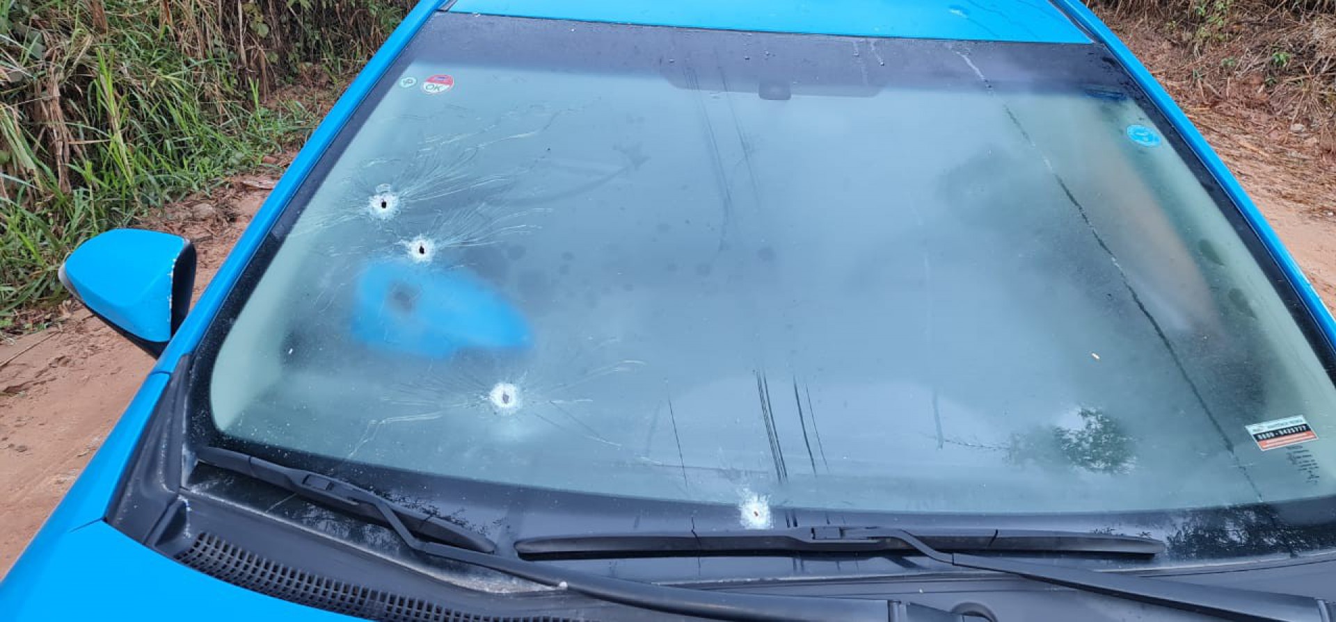 Bandidos explodem agência bancária em Cachoeiras de Macacu e fogem para área de mata fechada - Divulgação