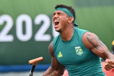 Ouro em Tóquio coloca Isaquias Queiroz como terceiro maior medalhista do Brasil