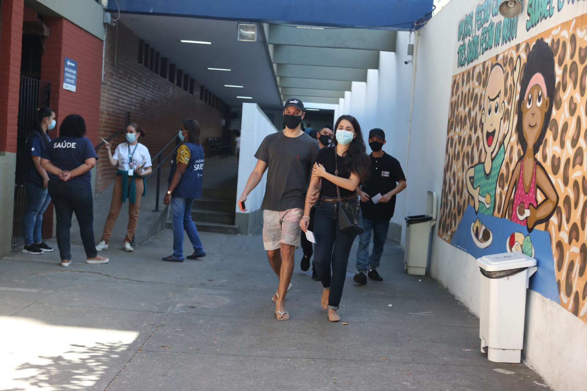 Melissa Viana, de 27 anos, se vacinou no posto Heitor Beltrão - Cleber Mendes/Agência O DIA