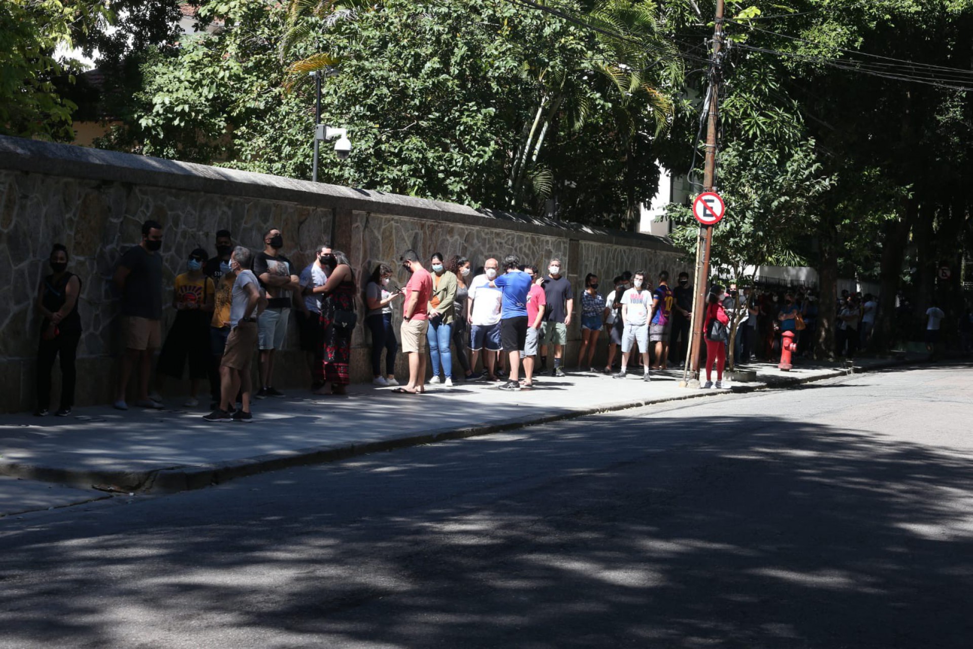 Fila da vacinação na Casa Firjan, em Botafogo, na Zona Sul - Cleber Mendes/Agência O DIA