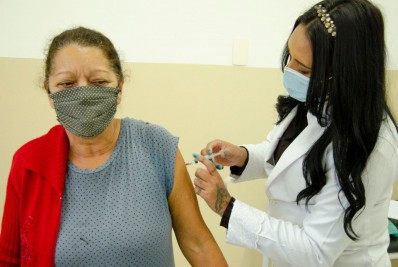Prefeitura aplica segunda dose nesta terça-feira