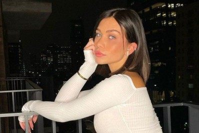 Flávia Pavanelli é vista chorando em bar badalado em São Paulo