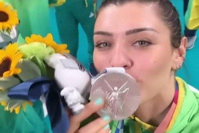 Rosamaria lamenta derrota no vôlei feminino, mas celebra conquista da medalha: 'Não perdemos o ouro, conquistamos a prata'