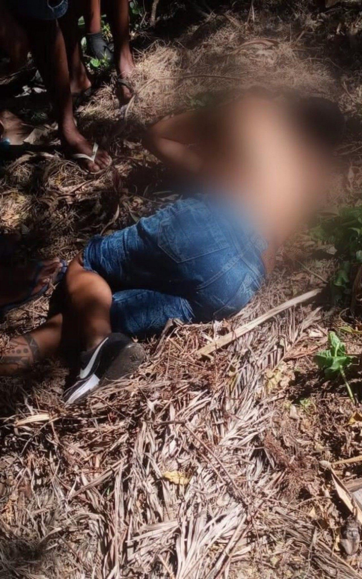 Jovem foi alvejado a tiros em plena luz do dia 