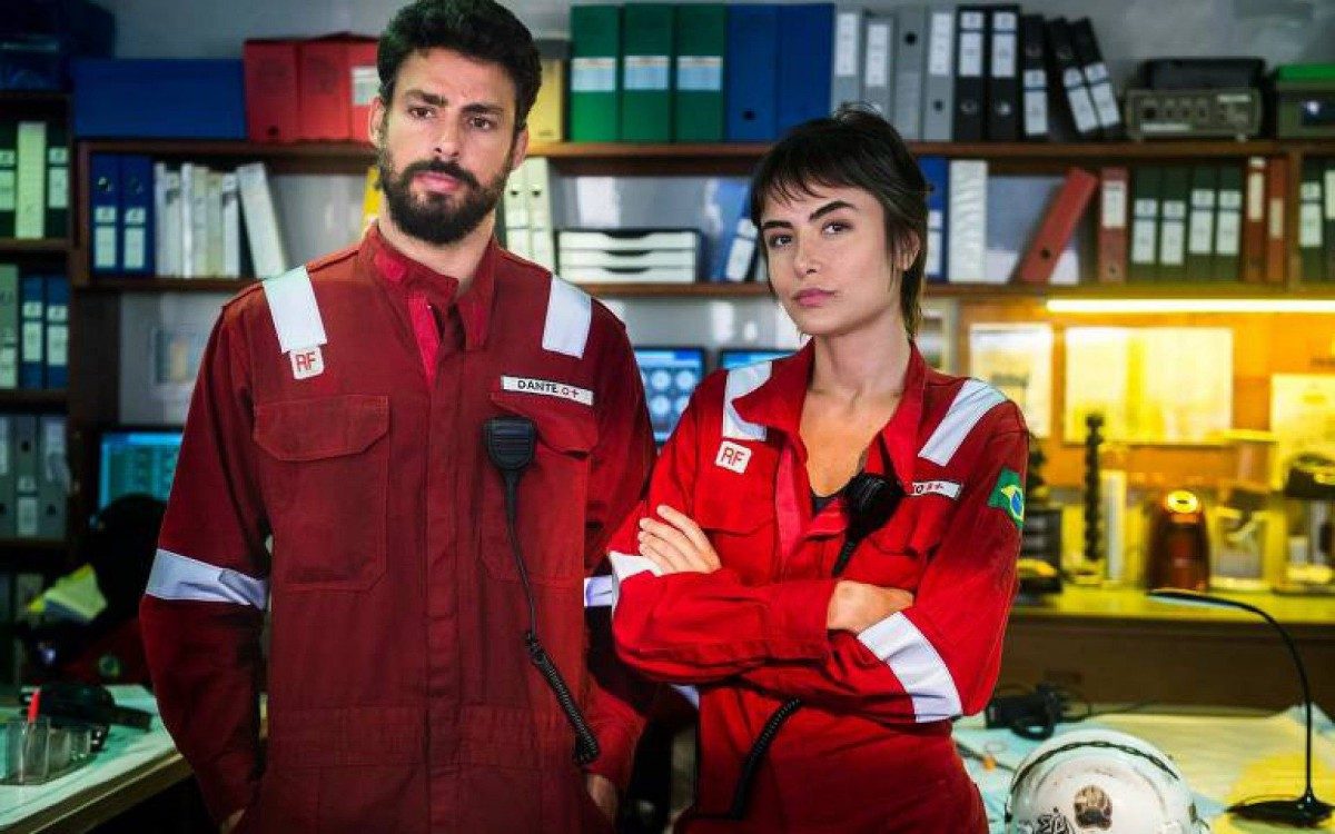 Dante (Cau&atilde; Reymond) e J&uacute;lia (Maria Casadevall)