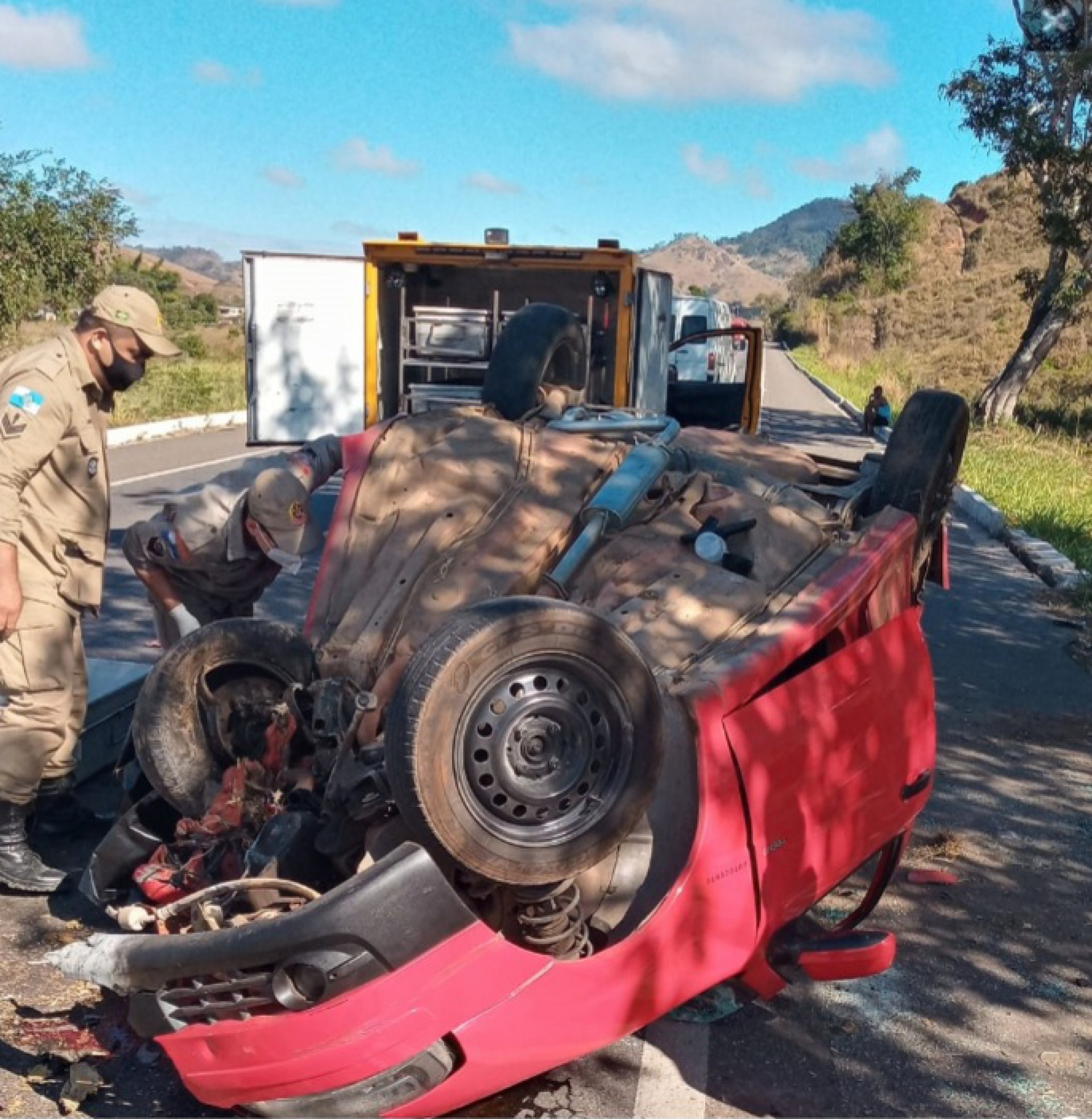 Motorista morre ap&oacute;s carro bater contra &aacute;rvore em Retiro do Muria&eacute;