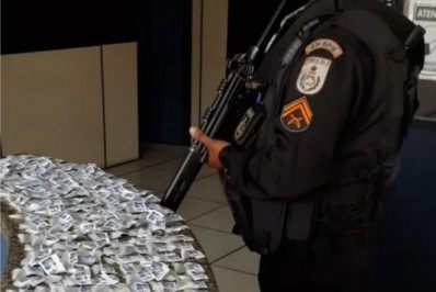 Jovem é preso e adolescente apreendido por tráfico de drogas 