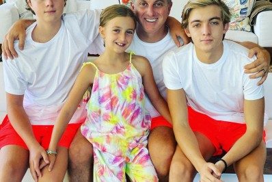 Vídeo! No dia dos pais, Luciano Huck recebe presente inusitado dos filhos