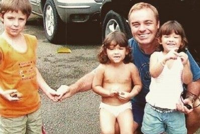 Rose Miriam faz homenagem a Gugu Liberato com série de fotos raras