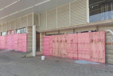 Homem é morto após se recusar a usar máscara para entrar em mercado