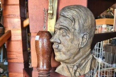 Loja que vende busto de Hitler e artigos nazistas é investigada pela polícia