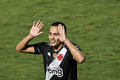 Vasco não joga bem, mas vence Vila Nova e entra no G4 da Série B